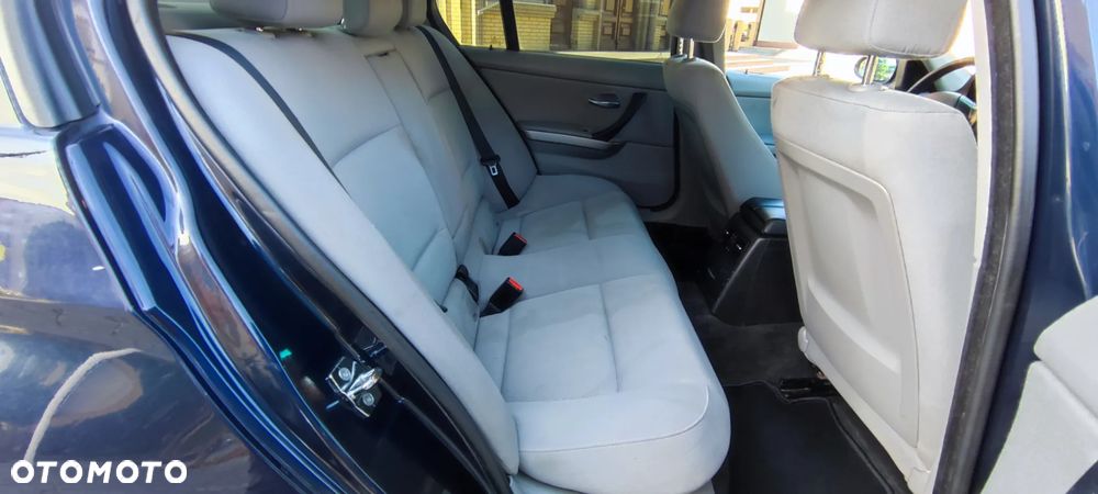 BMW Seria 3 320i - 17