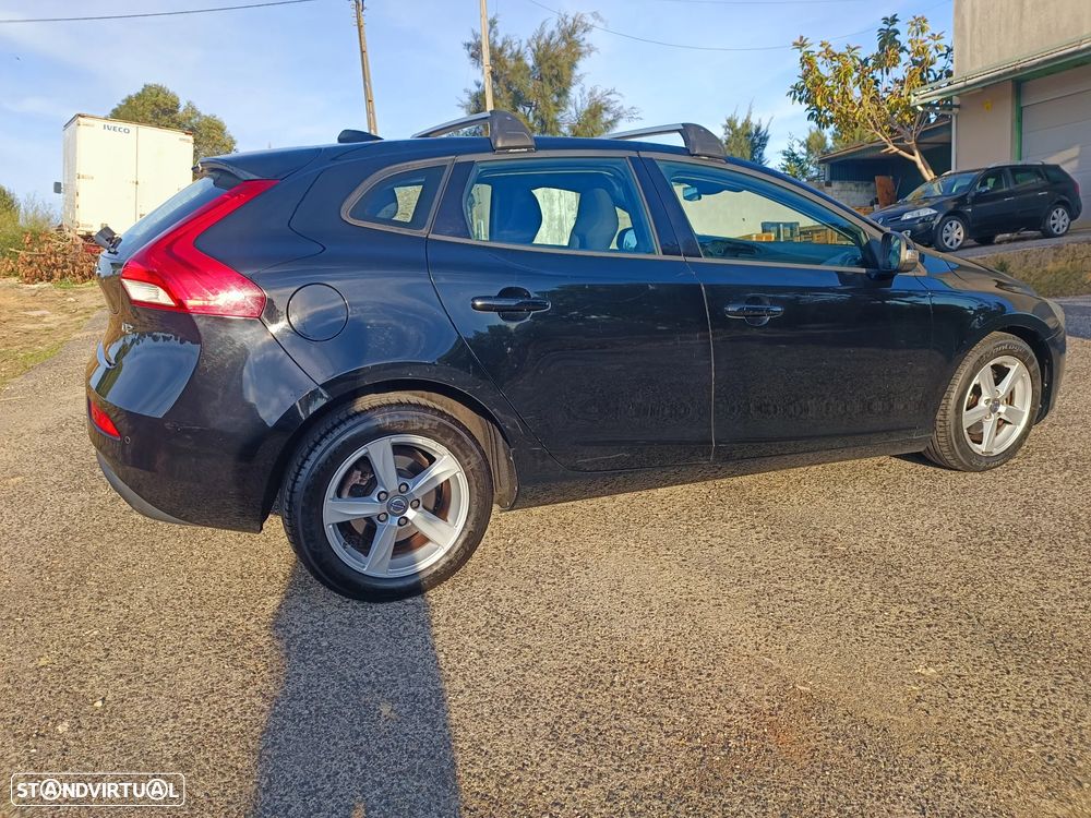 Volvo V40 1.6 D2 Momentum Eco - 4