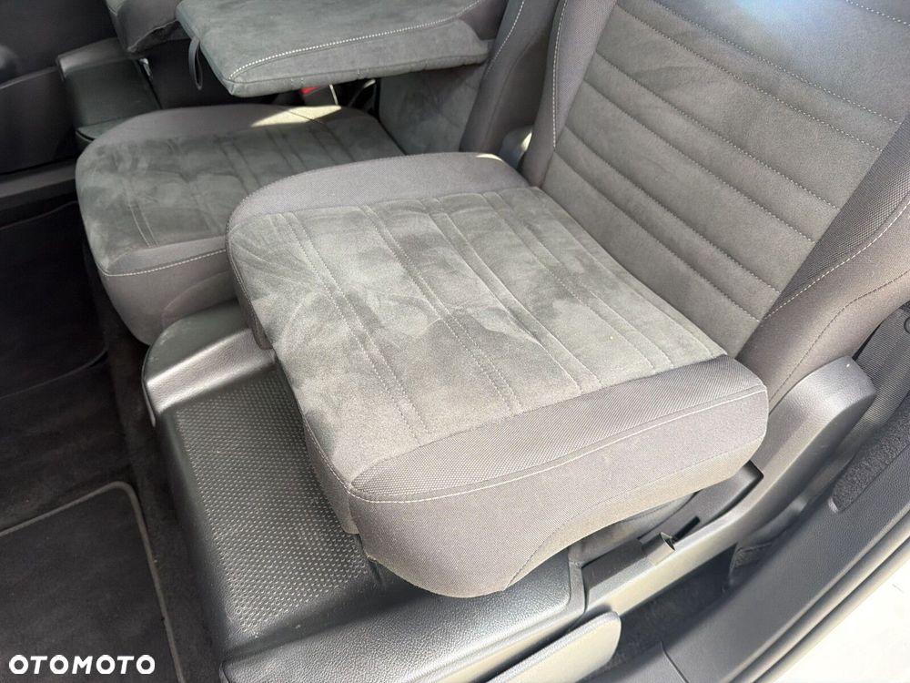 Volkswagen Touran - 17