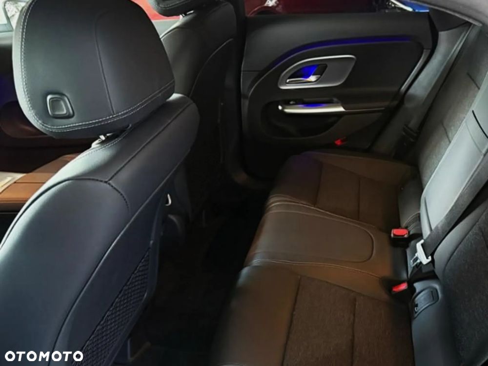 Mercedes-Benz CLA 180 mHEV 8G-DCT - 11