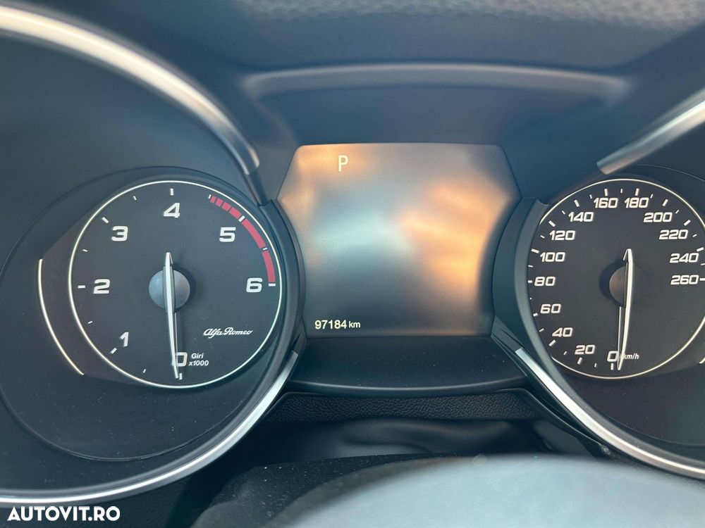 Alfa Romeo Stelvio - 18