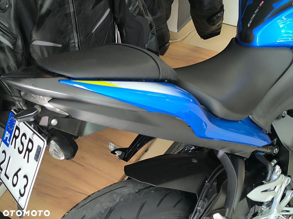Suzuki GSX - 17