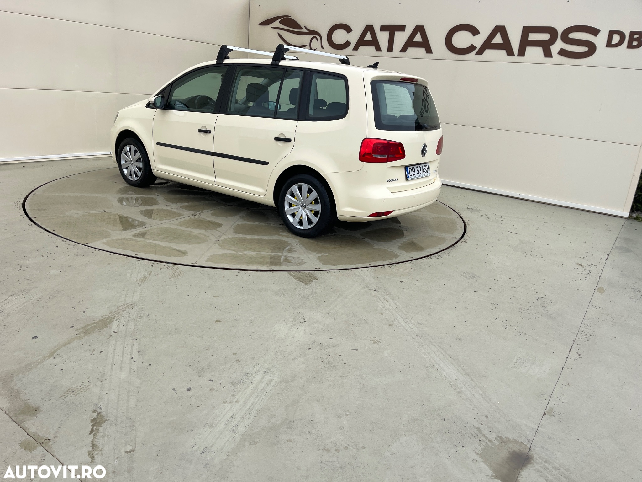 Volkswagen Touran 2.0 TDI DSG Comfortline - 10
