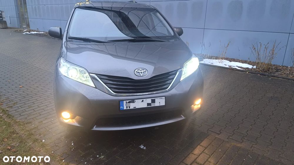 Toyota Sienna - 13