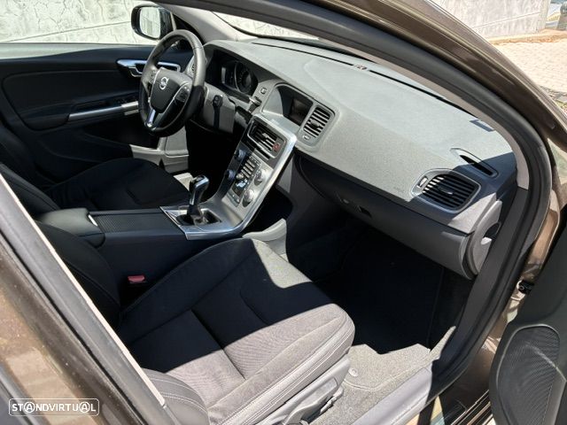Volvo V60 Cross Country 2.0 D3 Momentum - 16