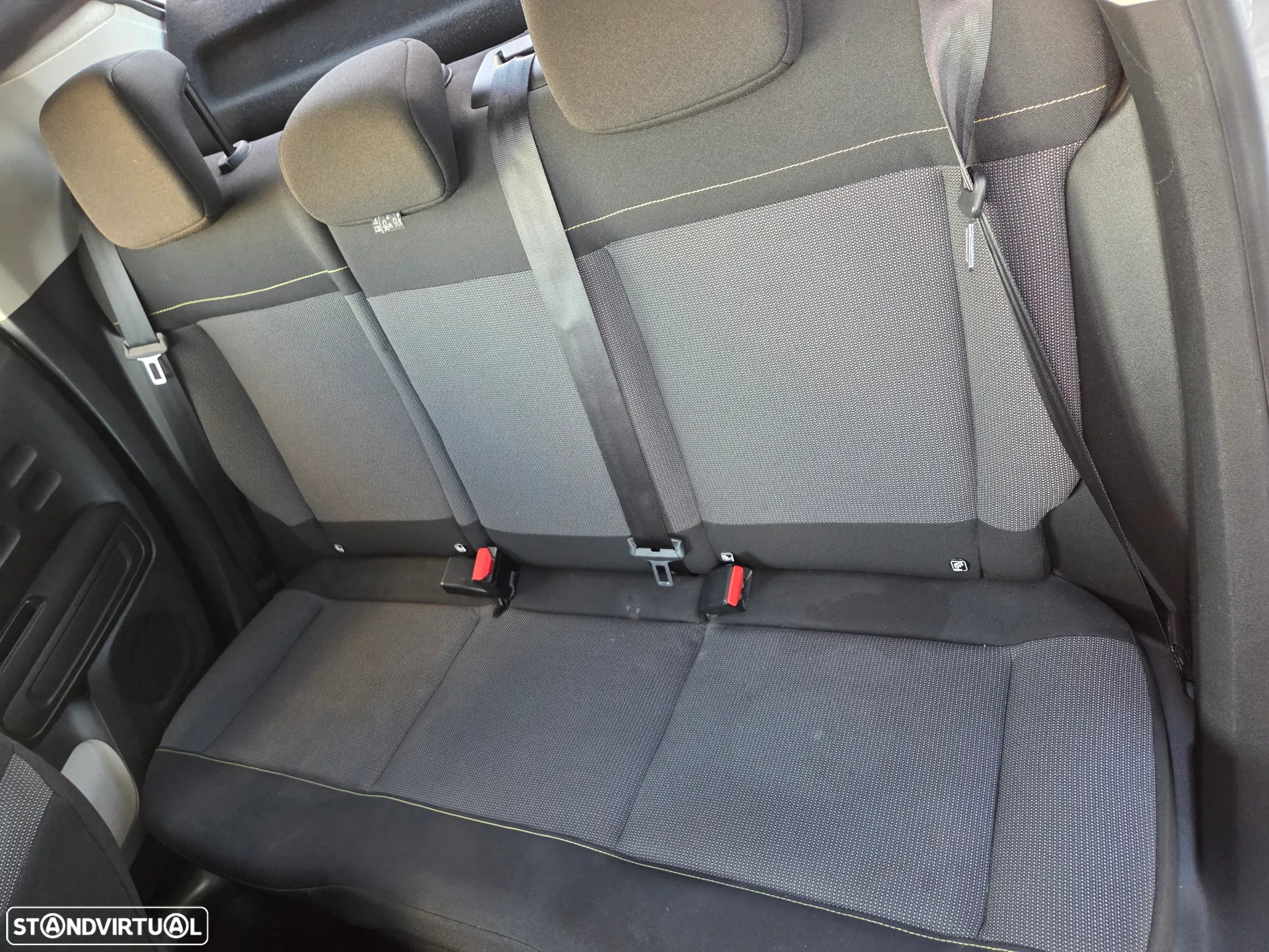 Citroën C3 1.2 PureTech Shine - 24