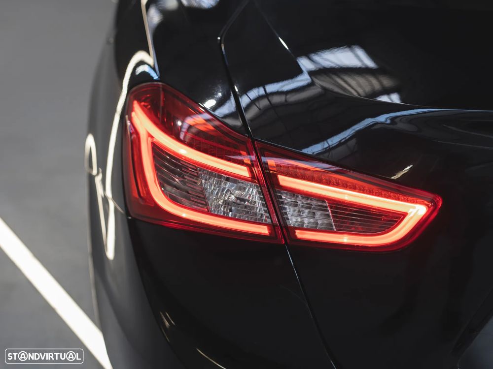 Maserati Ghibli 3.0 V6 - 12