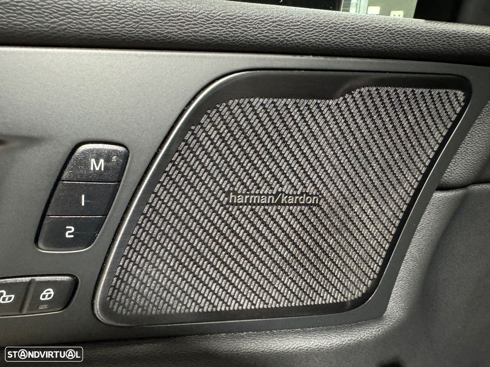 Volvo XC 60 2.0 T6 PHEV R-Design AWD - 28