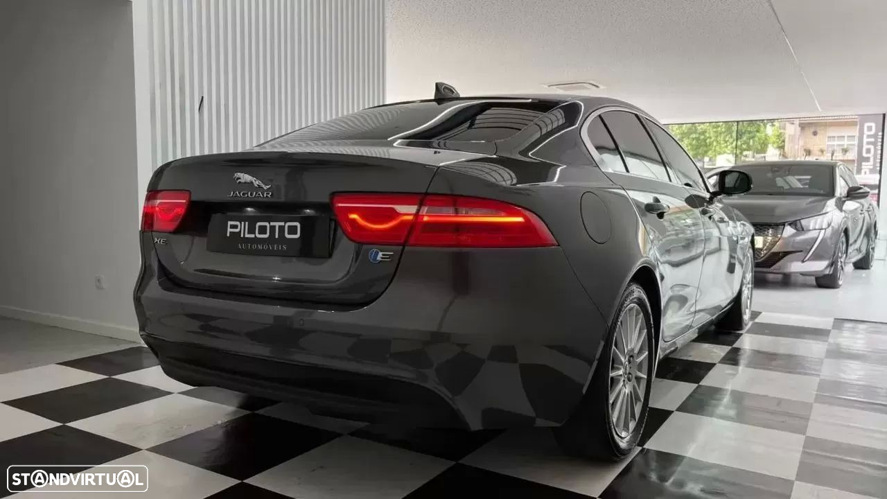 Jaguar XE E-Performance Prestige - 9