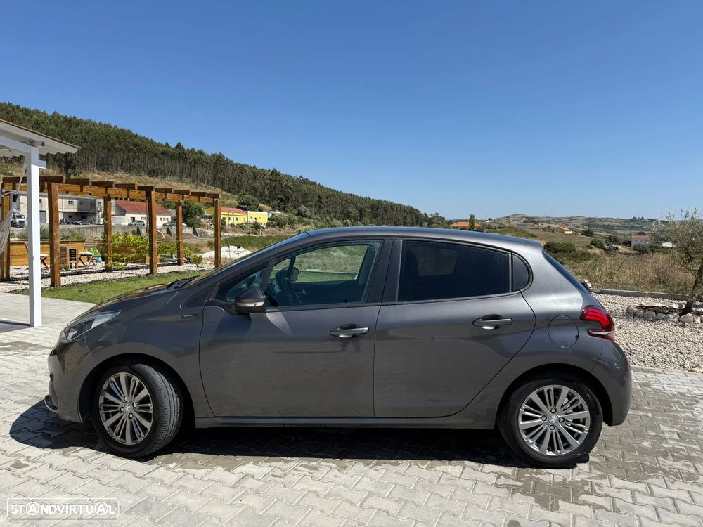 Peugeot 208 1.2 PureTech Signature - 13