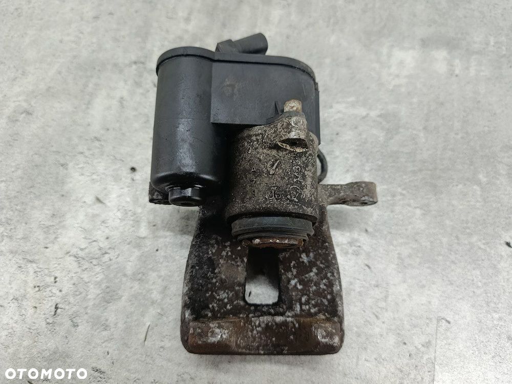 ZACISK HAMULCOWY LEWY TYŁ VW PASSAT B6 32332267 TRW 1.9 TDI - 3
