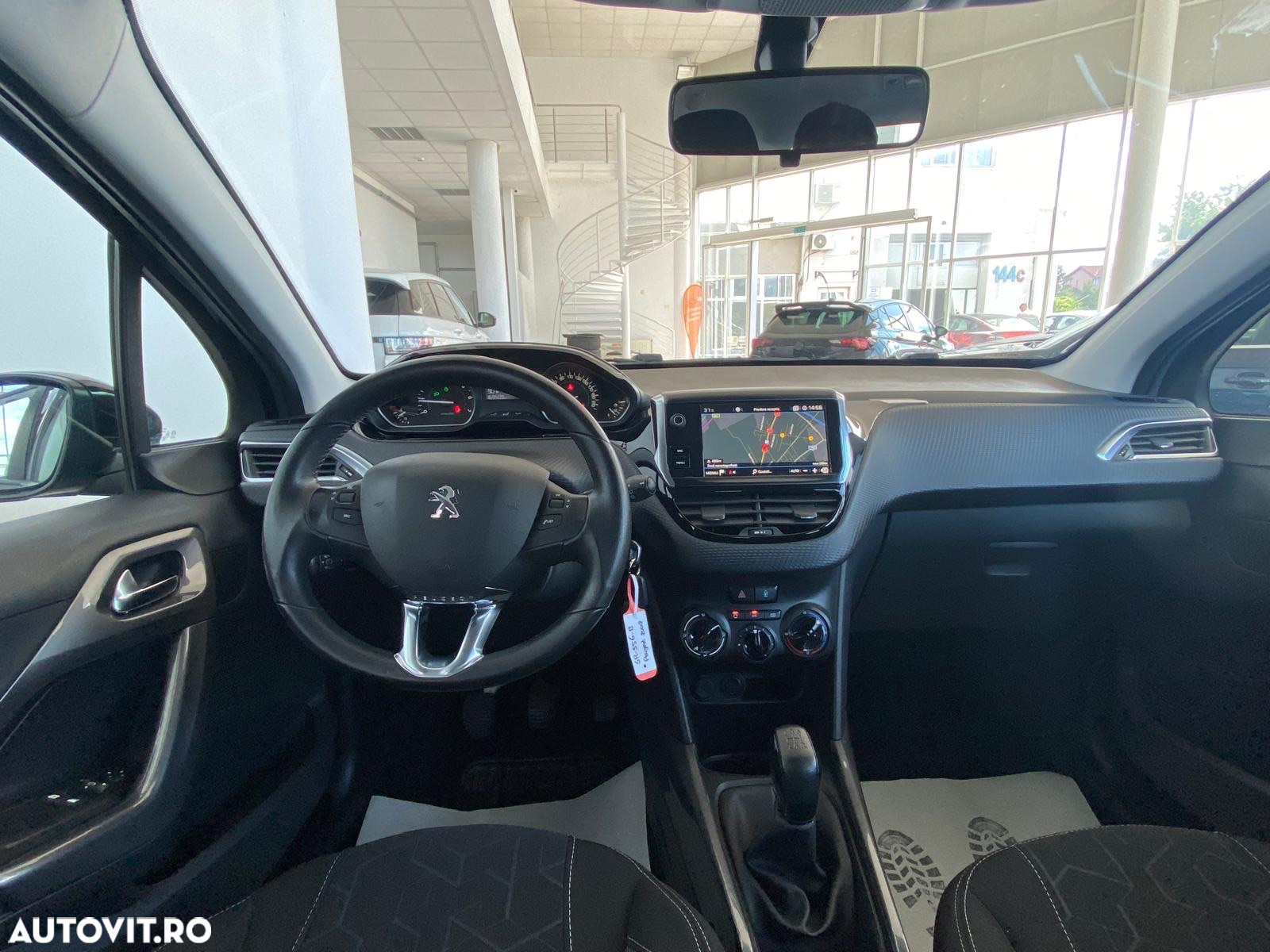 Peugeot 2008 1.2 PureTech Turbo Allure - 8