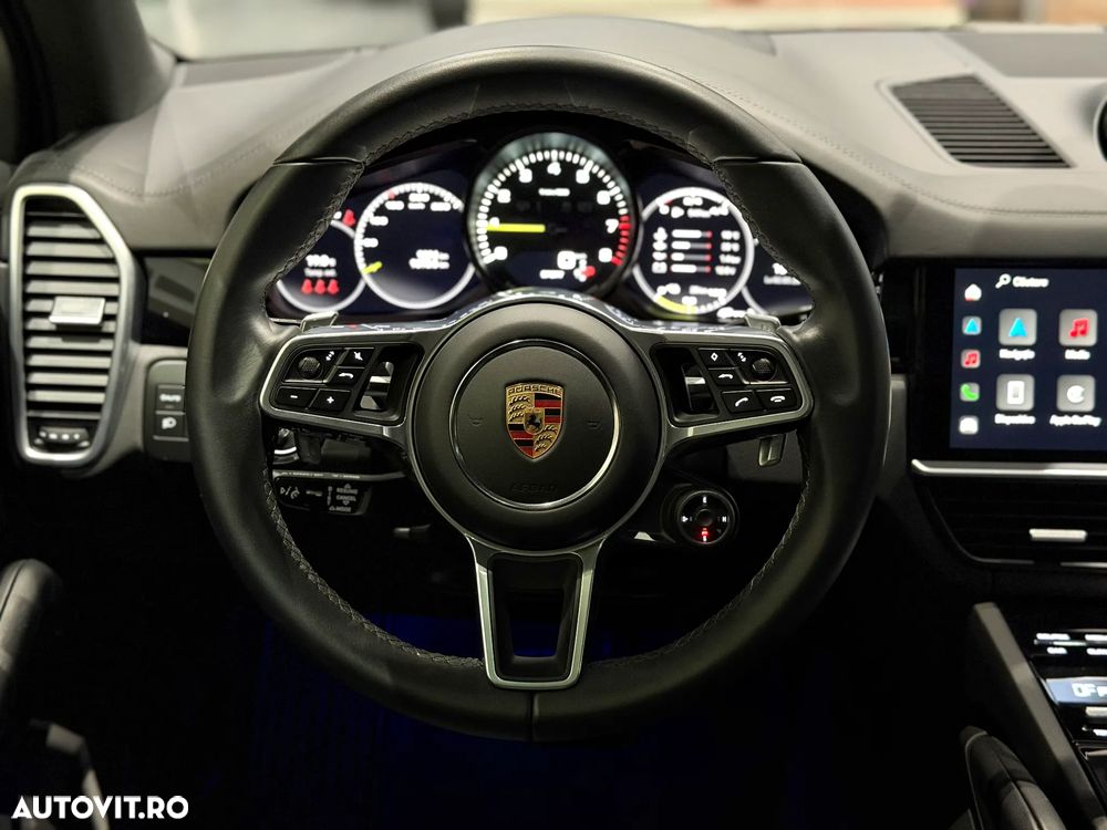 Porsche Cayenne - 35