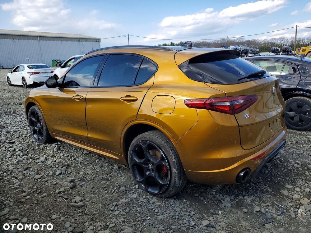 Alfa Romeo Stelvio 2.0 Turbo 16V AT8-Q4 Ti - 4