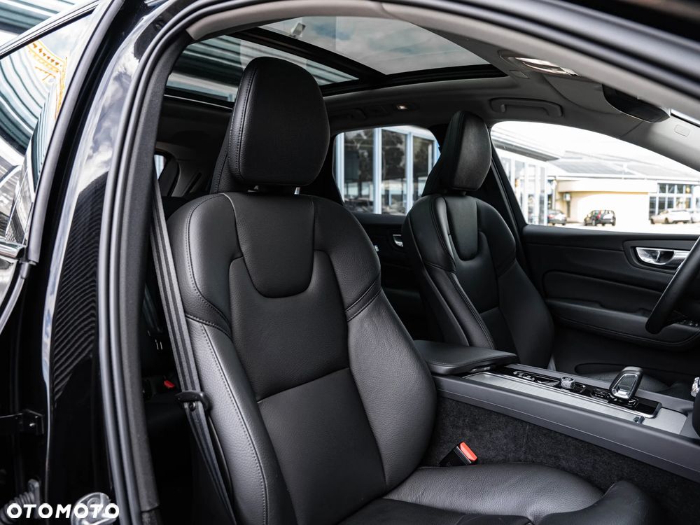 Volvo XC 60 B4 B Plus Dark - 26