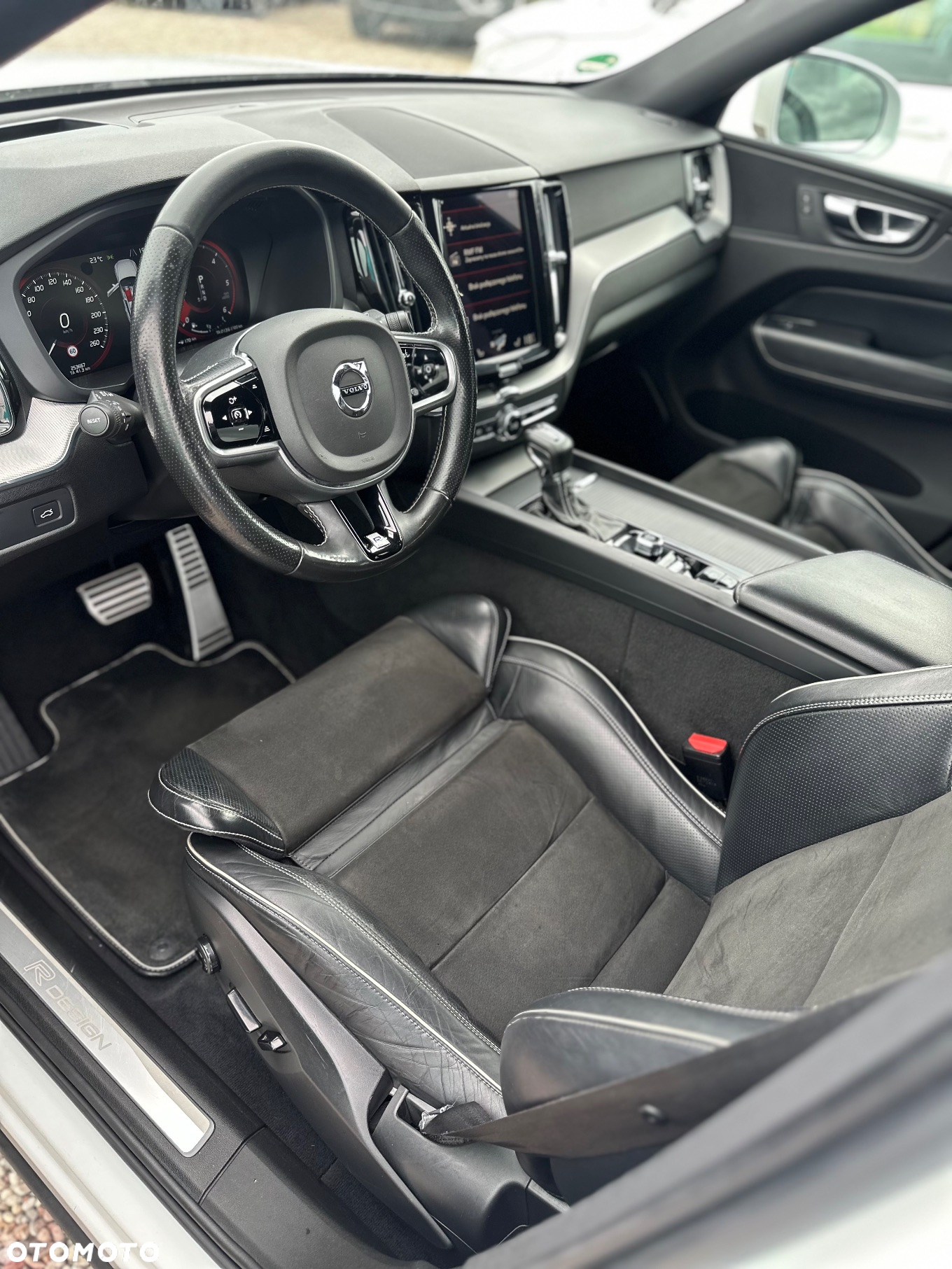 Volvo XC 60 D4 SCR AWD R-Design - 6