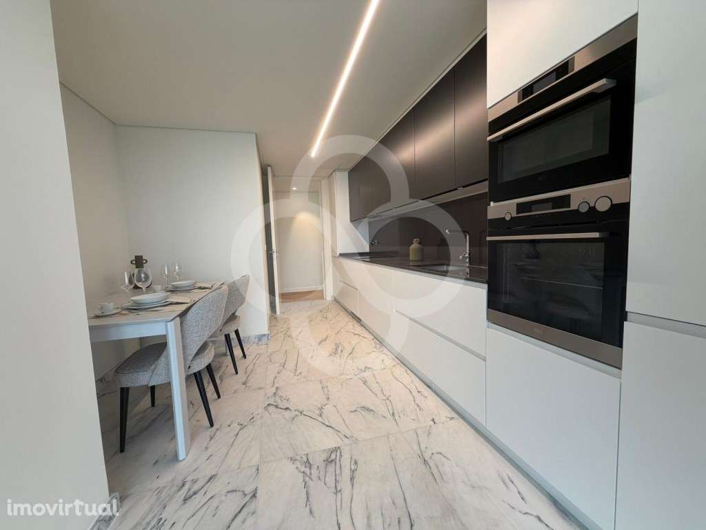 Apartamento T2 mobilado laskasas no emblemático Infinity Tower em C... - Grande imagem: 2/32