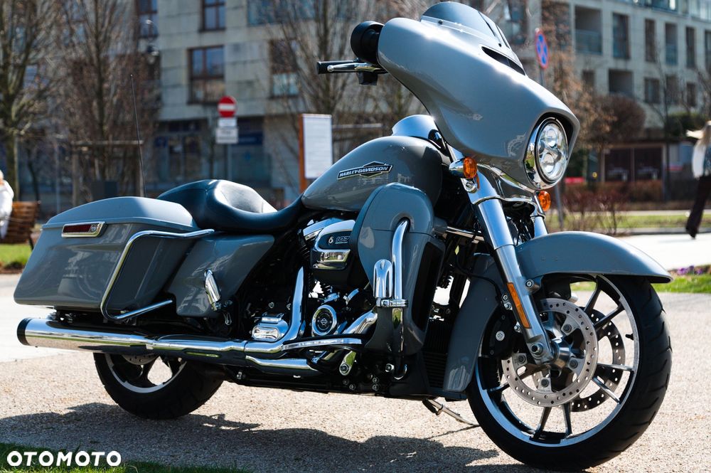 Harley-Davidson Touring Street Glide - 12