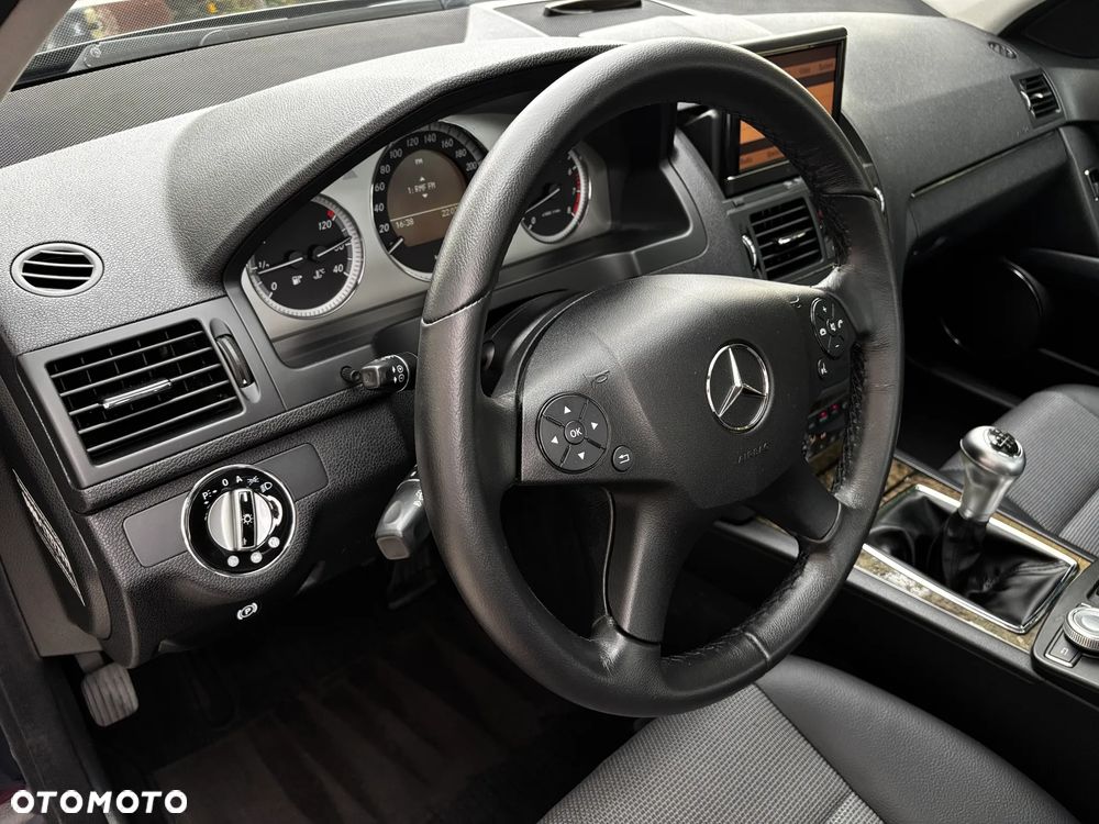 Mercedes-Benz Klasa C 180 Kompressor Avantgarde - 32
