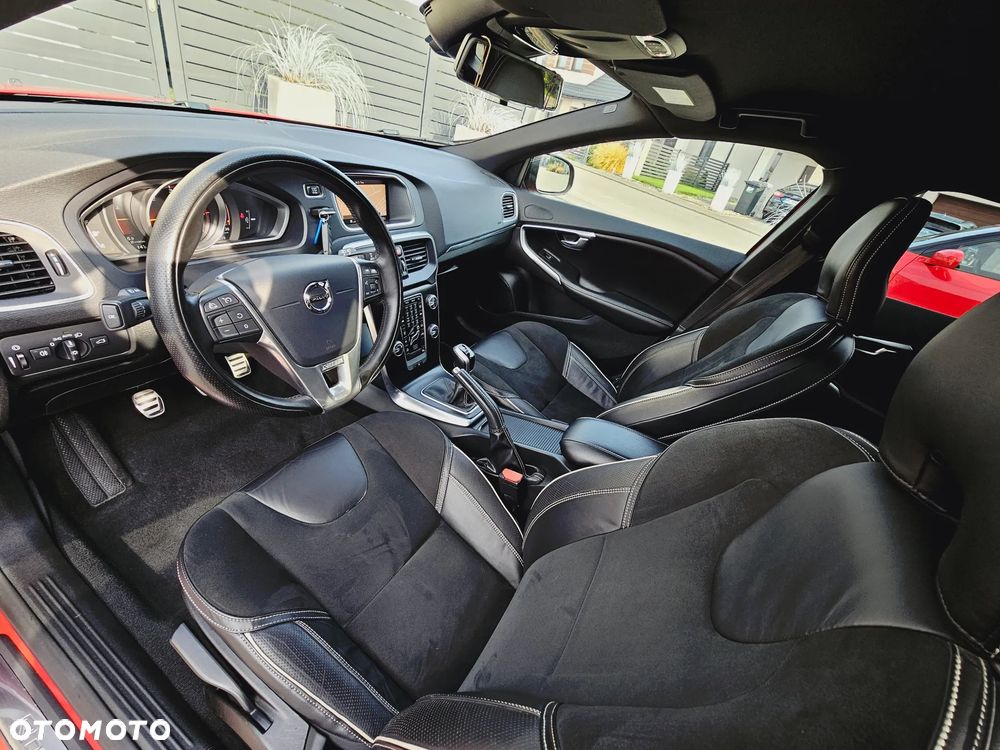 Volvo V40 D2 Drive-E R-Design Momentum - 16