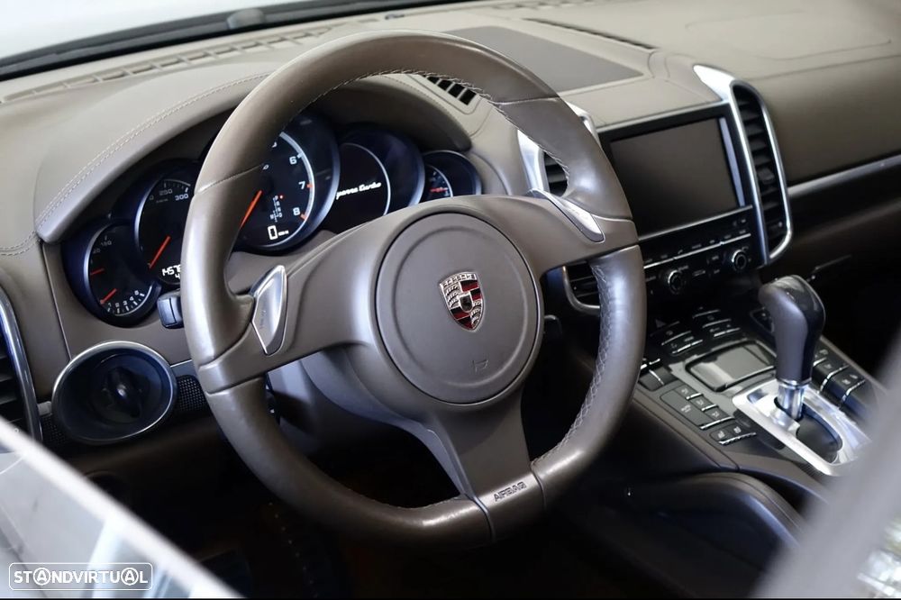 Porsche Cayenne Turbo - 13