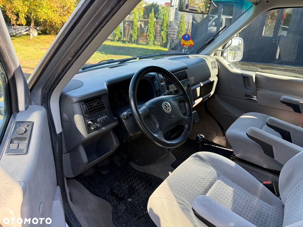 Volkswagen Caravelle - 8