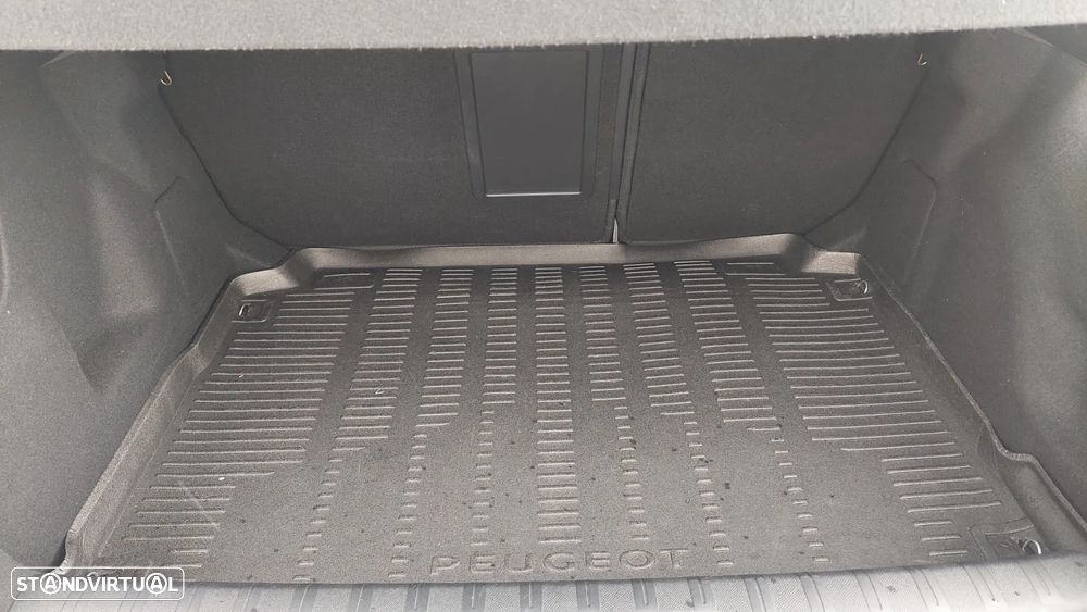 Peugeot 308 1.6 e-HDi Allure J17 - 12