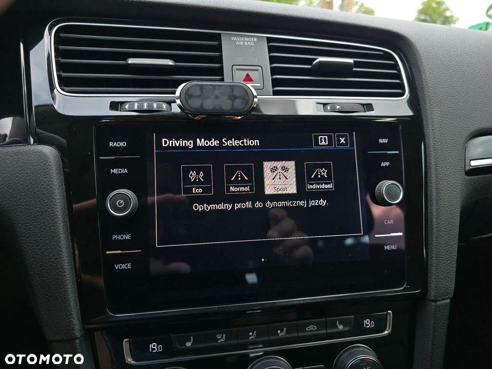 Volkswagen Golf 2.0 TDI SCR DSG Highline - 29