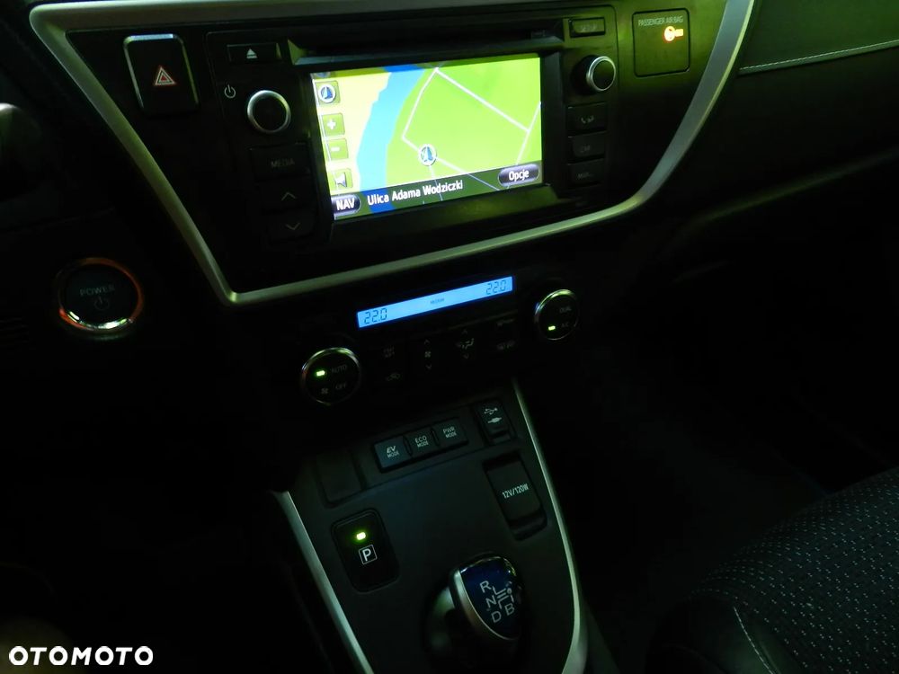 Toyota Auris 1.8 HSD Luna - 11