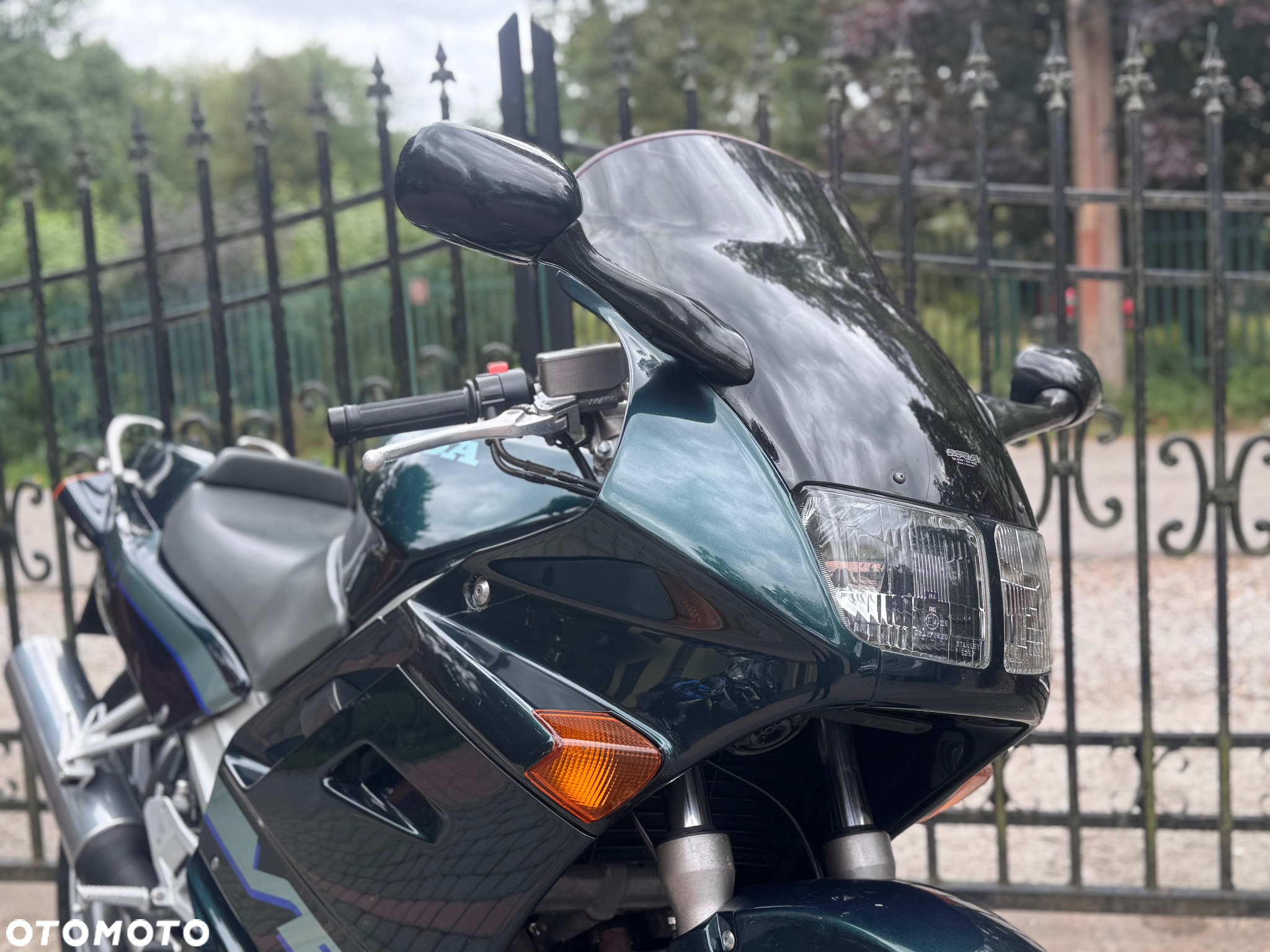 Honda VFR - 12