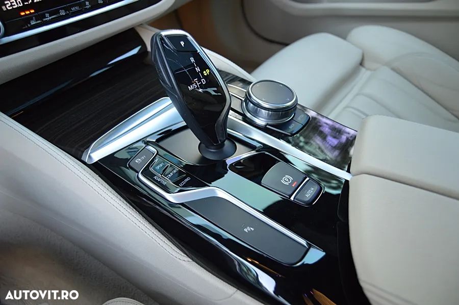 BMW Seria 5 530d xDrive Aut. Sport Line - 33