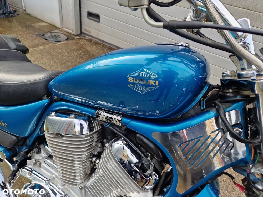 Suzuki Intruder - 13
