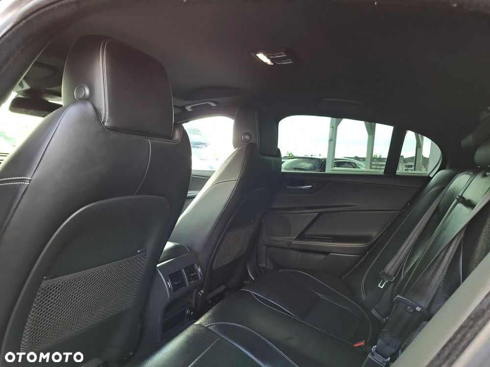 Jaguar XF 2.0 i4D AWD R-Sport - 16