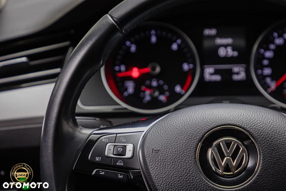 Volkswagen Passat 2.0 TDI BMT Comfortline - 22