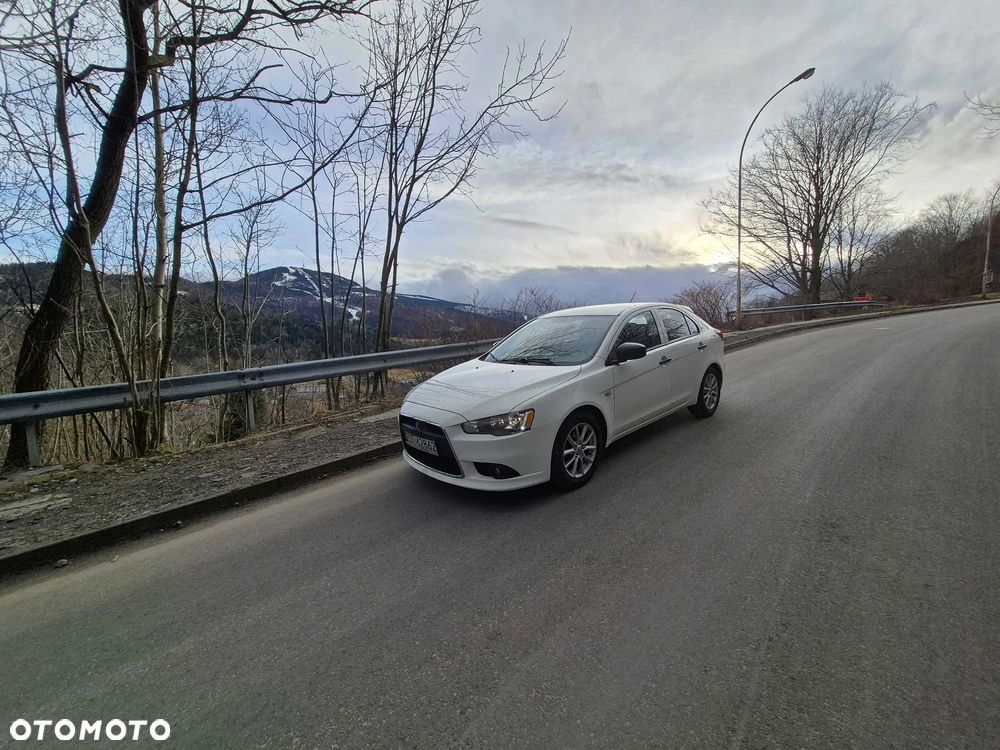 Mitsubishi Lancer 1.6 Inform - 2