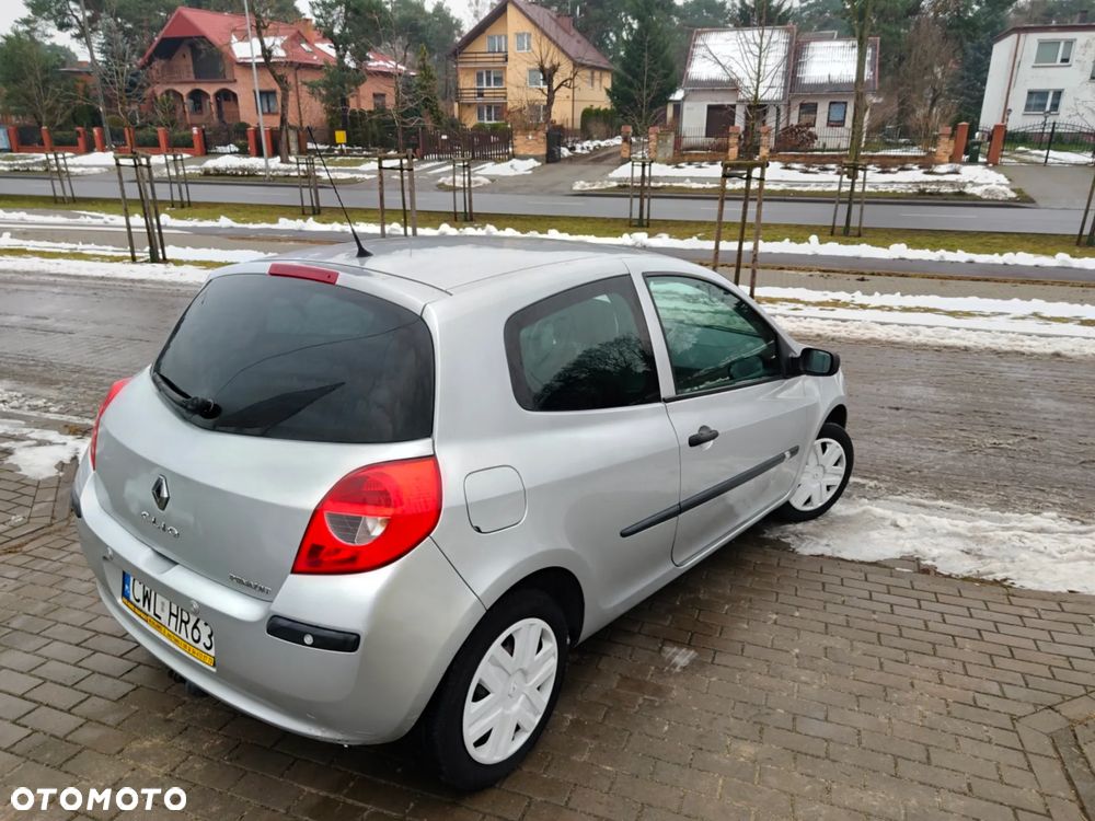 Renault Clio 1.2 16V 75 Expression - 13