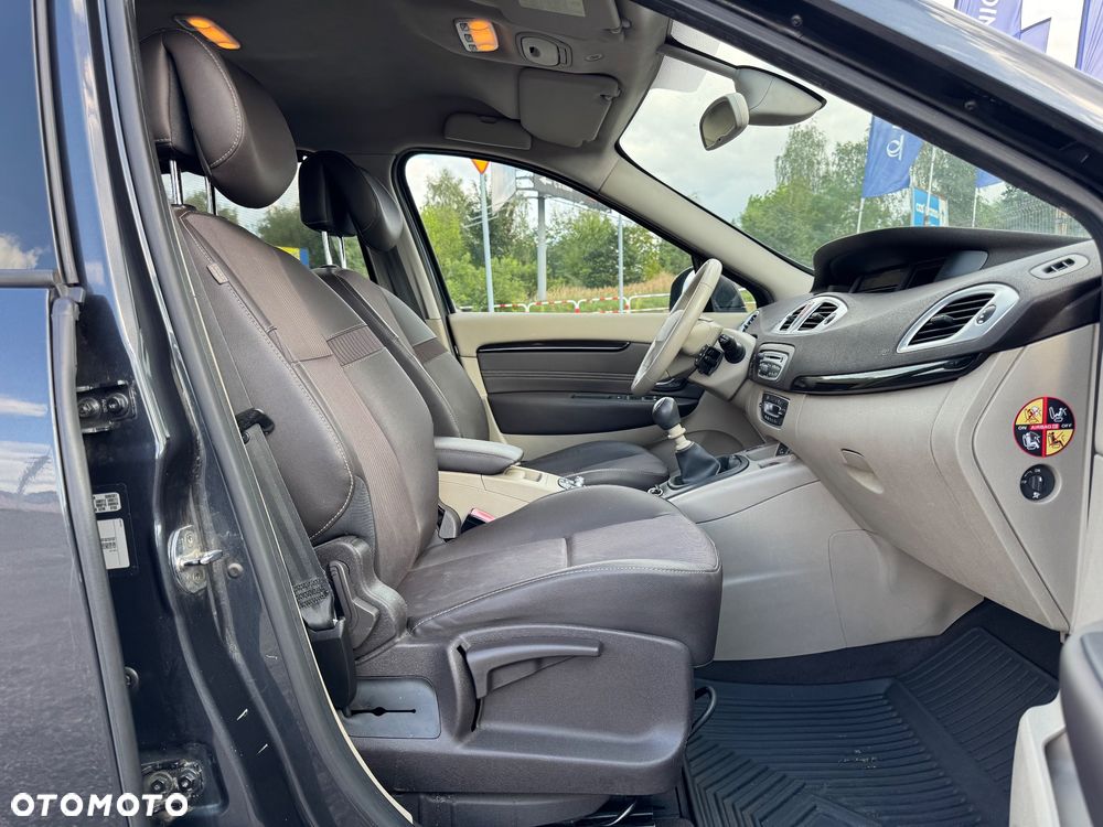Renault Grand Scenic - 21