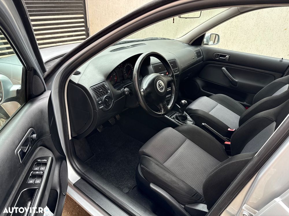 Volkswagen Golf 1.6 Comfortline - 11