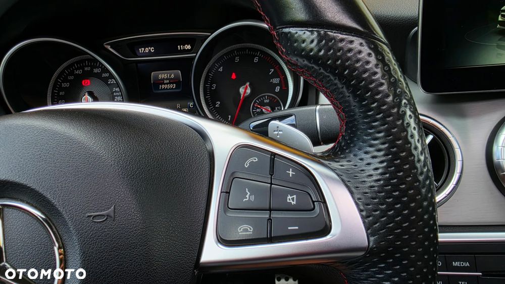 Mercedes-Benz CLA 200 7G-DCT AMG Line - 33
