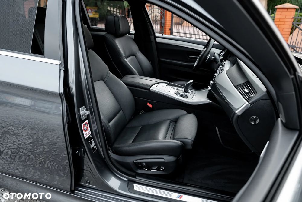 BMW Seria 5 535i xDrive Sport-Aut Luxury Line - 24