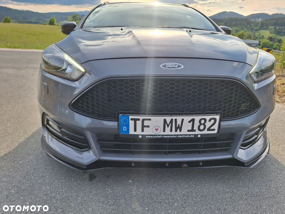 Ford Focus 2.0 EcoBoost ST mit Leder-Sport-Paket - 3