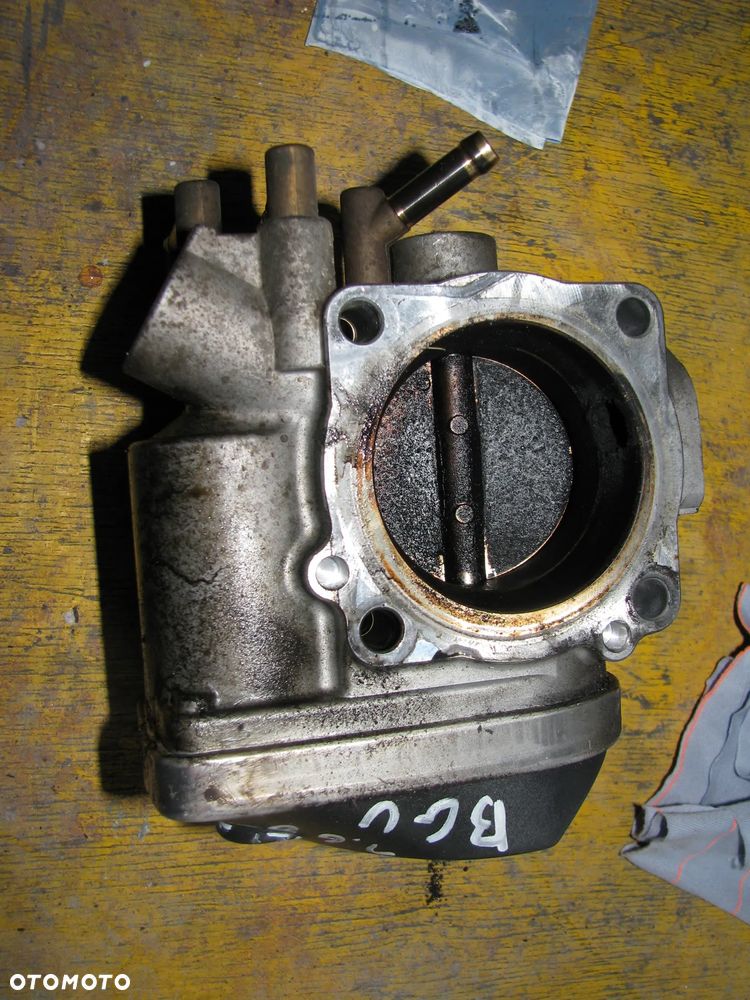 Audi A3 8P VW GOLF V 1.6 Przepustnica 06A133062AB - 2