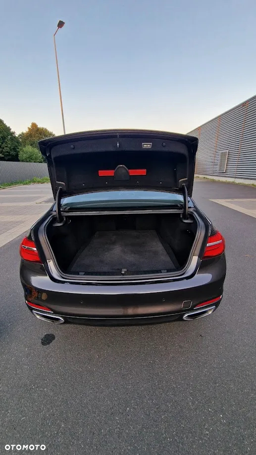 BMW Seria 7 750Li xDrive - 18