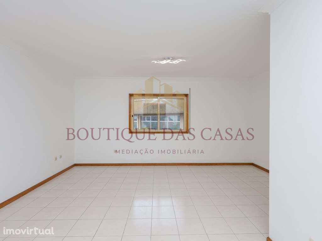 Apartamento T1 Renovado com Varanda e Garagem no Centro de Canidelo - Grande imagem: 3/25