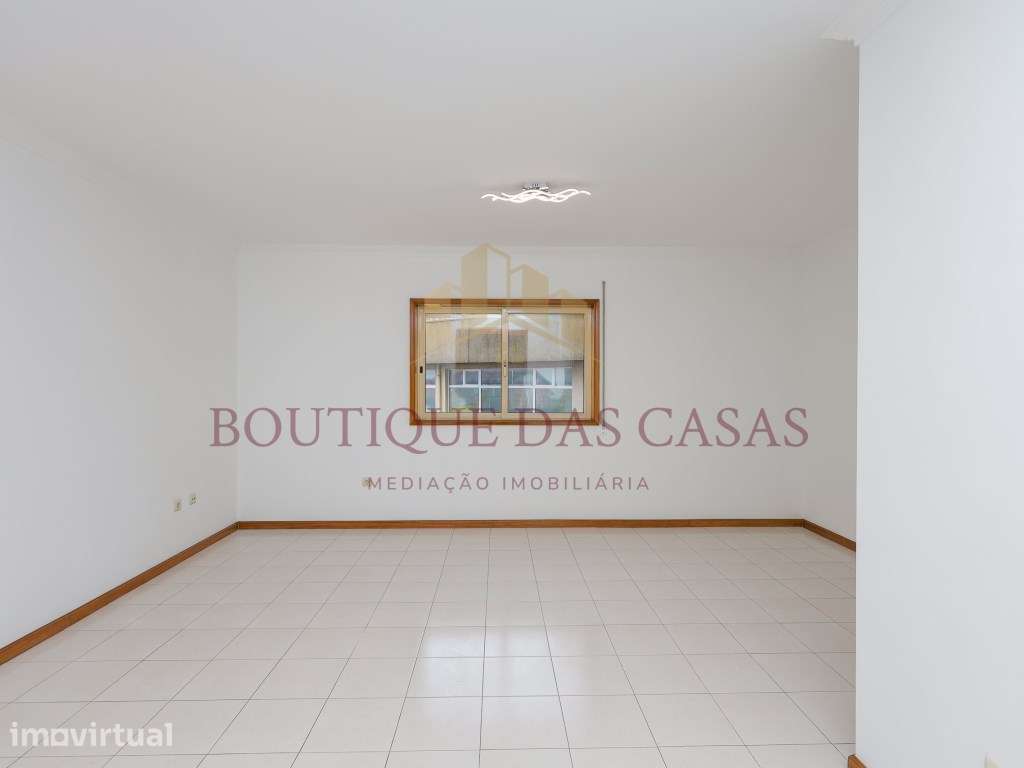 Apartamento T1 Renovado com Varanda e Garagem no Centro de Canidelo - Grande imagem: 3/25