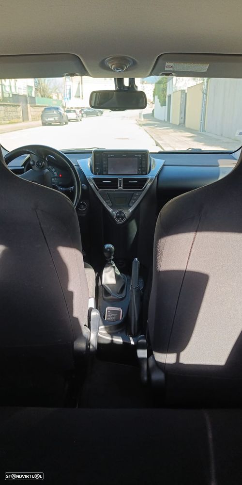 Toyota iQ 1.0 + - 11