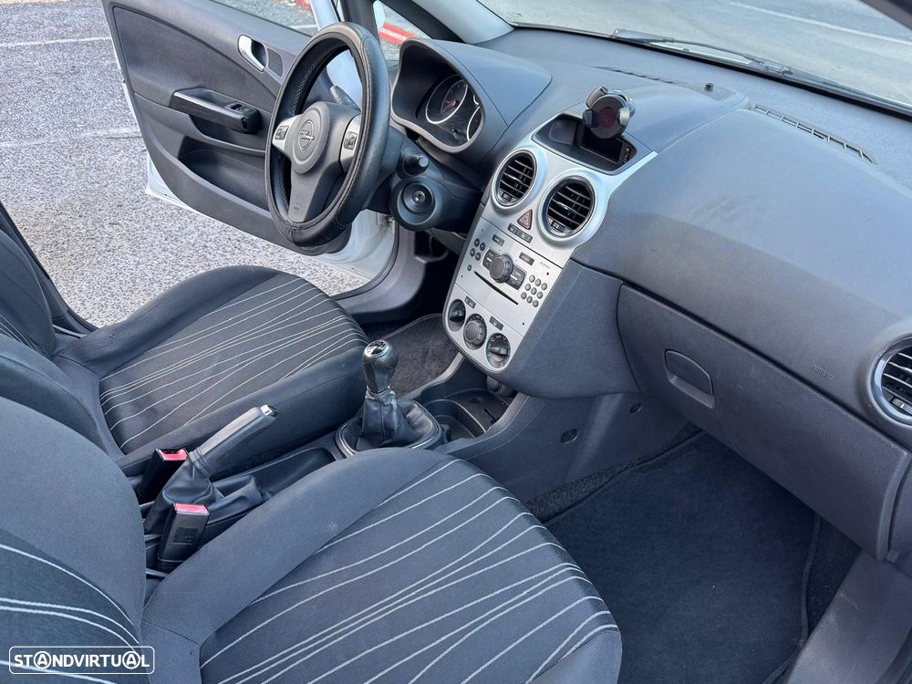 Opel Corsa 1.2 Cosmo - 32