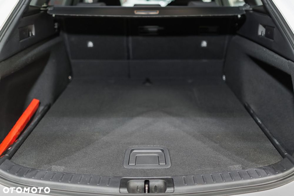 Toyota Corolla 1.8 Hybrid Comfort - 17