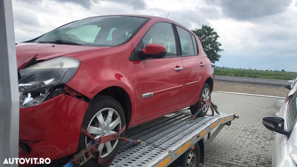 Dezmembram Renault Clio 3, 1.5 DCI an fabr 2011 - 3