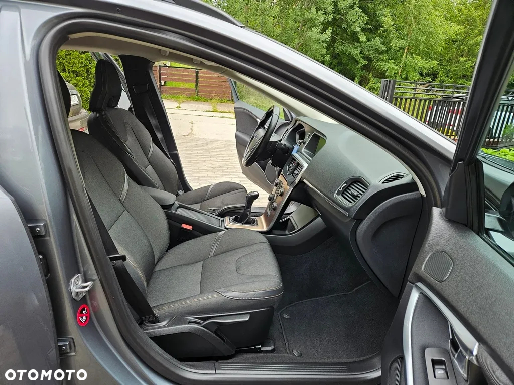 Volvo V40 Cross Country - 11